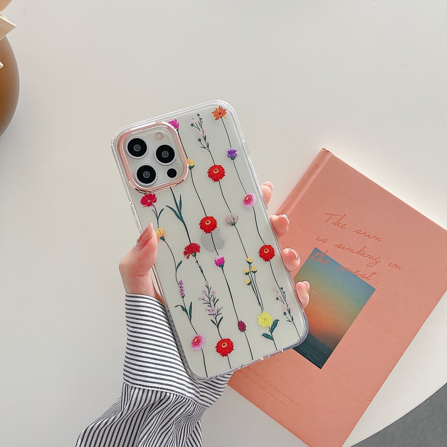 Shockproof Hard Shell Red Vines Design for iPhone 14 6.1 / 13